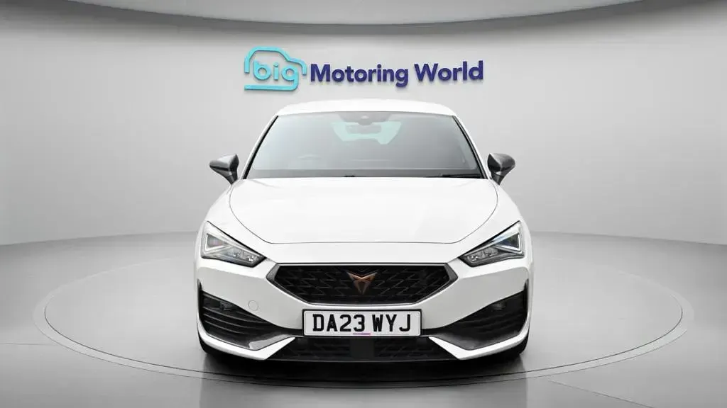 Used Cupra Leon VZ1 310 HP (228 kW) 2023 White Hatchback