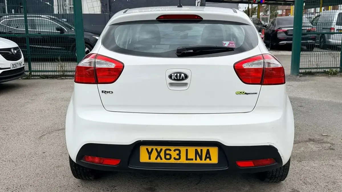Used Kia Rio 90 HP (66 kW) 2013 White Hatchback