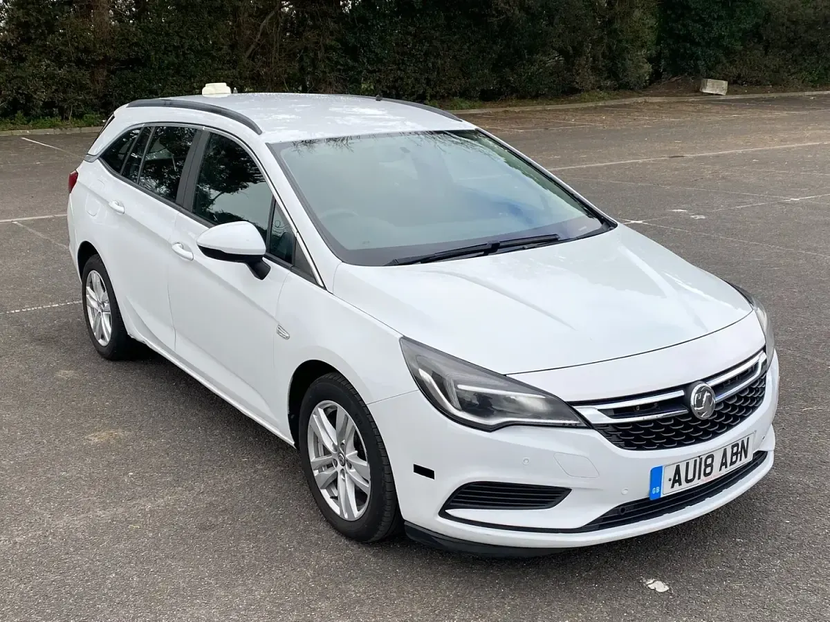 Used Vauxhall Astra Design Edition 2018 White Estate