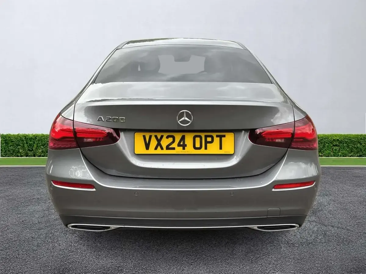 Używany Mercedes A200 Executive 163 KM (119 kW) 2024 Szary Sedan/Limuzyna
