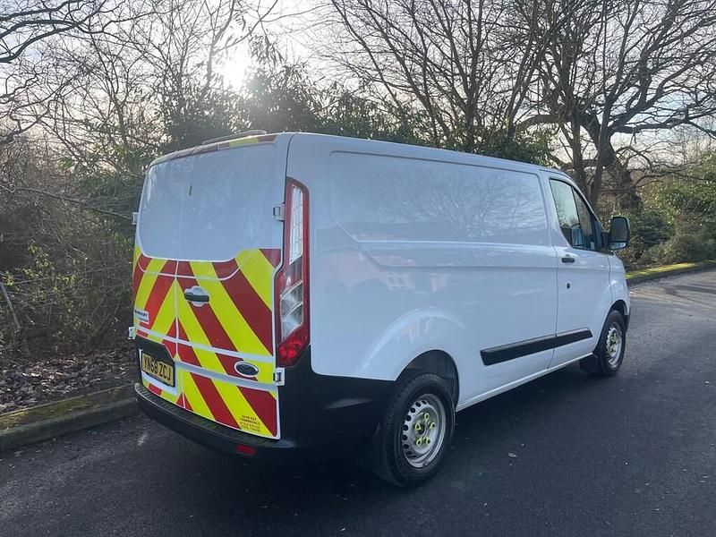 Used Ford Transit Custom 105 HP (77 kW) 2018 White Van