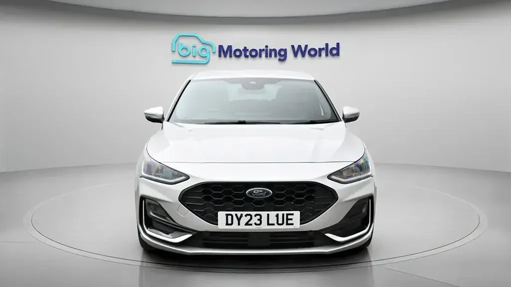 Gebraucht Ford Focus ST-Line 155 PS (114 kW) 2023 Silber Kleinwagen