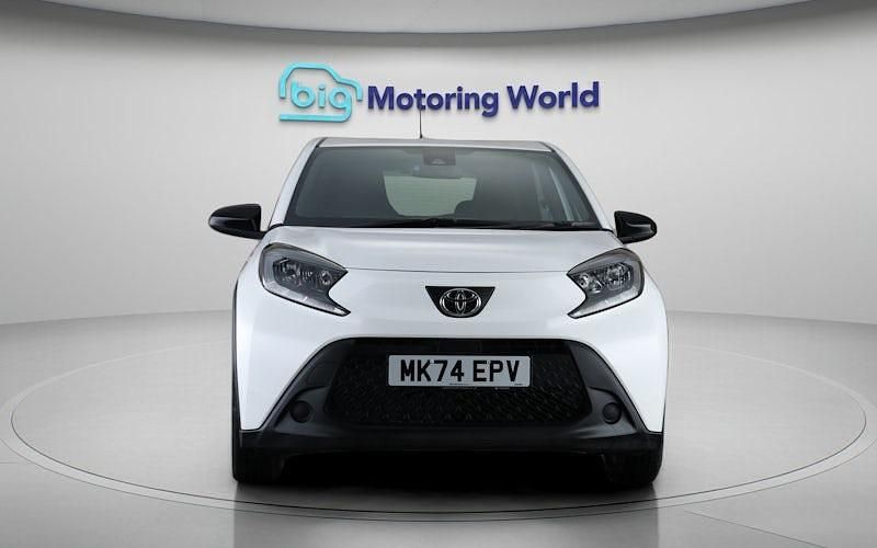 Used Toyota Aygo X PURE 72 HP (52 kW) 2024 White SUV