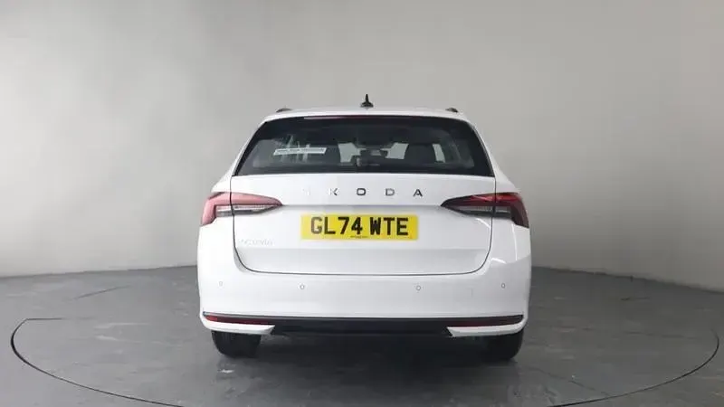 Used Skoda Octavia SE Technology 116 HP (85 kW) 2024 White Estate