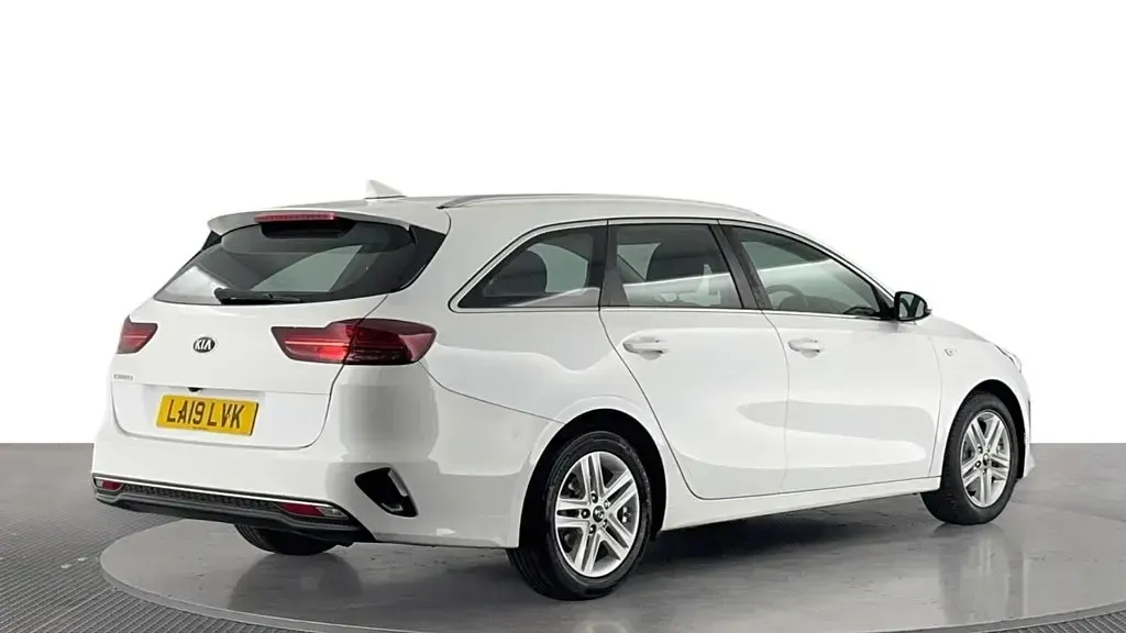 Used Kia Ceed 2019 White Hatchback