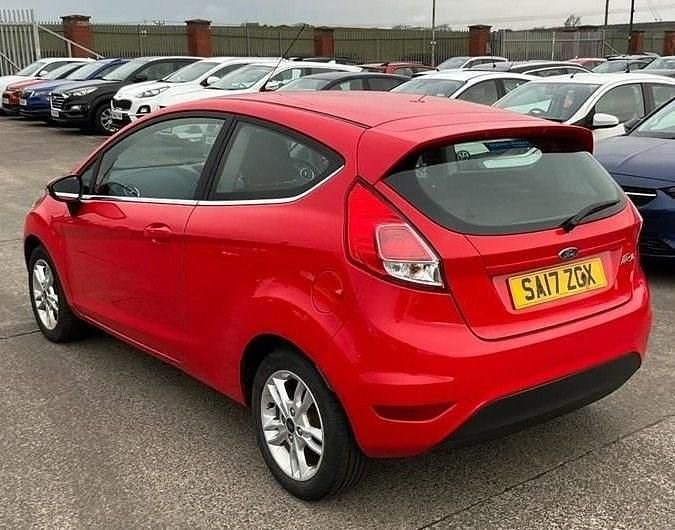 Used Ford Fiesta Zetec 82 HP (60 kW) 2017 Red Hatchback