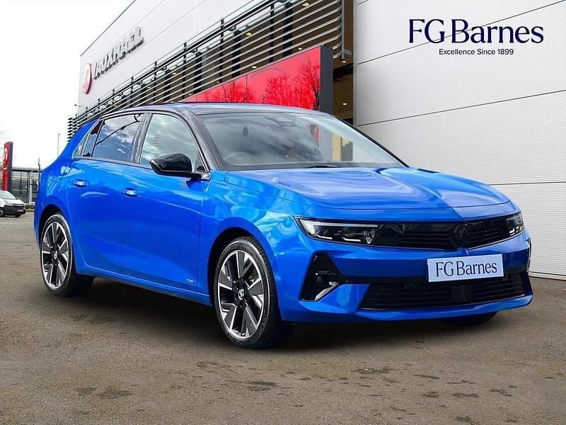 Blue Used 2024 Vauxhall Astra Ultimate Hatchback | £18,999 (Good price) - Image 1/3