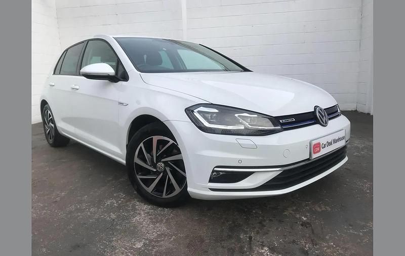 White Used 2019 VW Golf VII Life Hatchback | £14,999 (Fair price) - Image 1/3