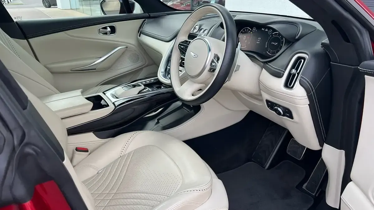 Used Aston Martin DBX 550 HP (404 kW) 2021 Red SUV