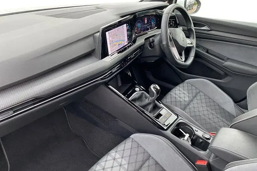 Used VW Golf VIII R-line 130 HP (95 kW) 2023 White Hatchback