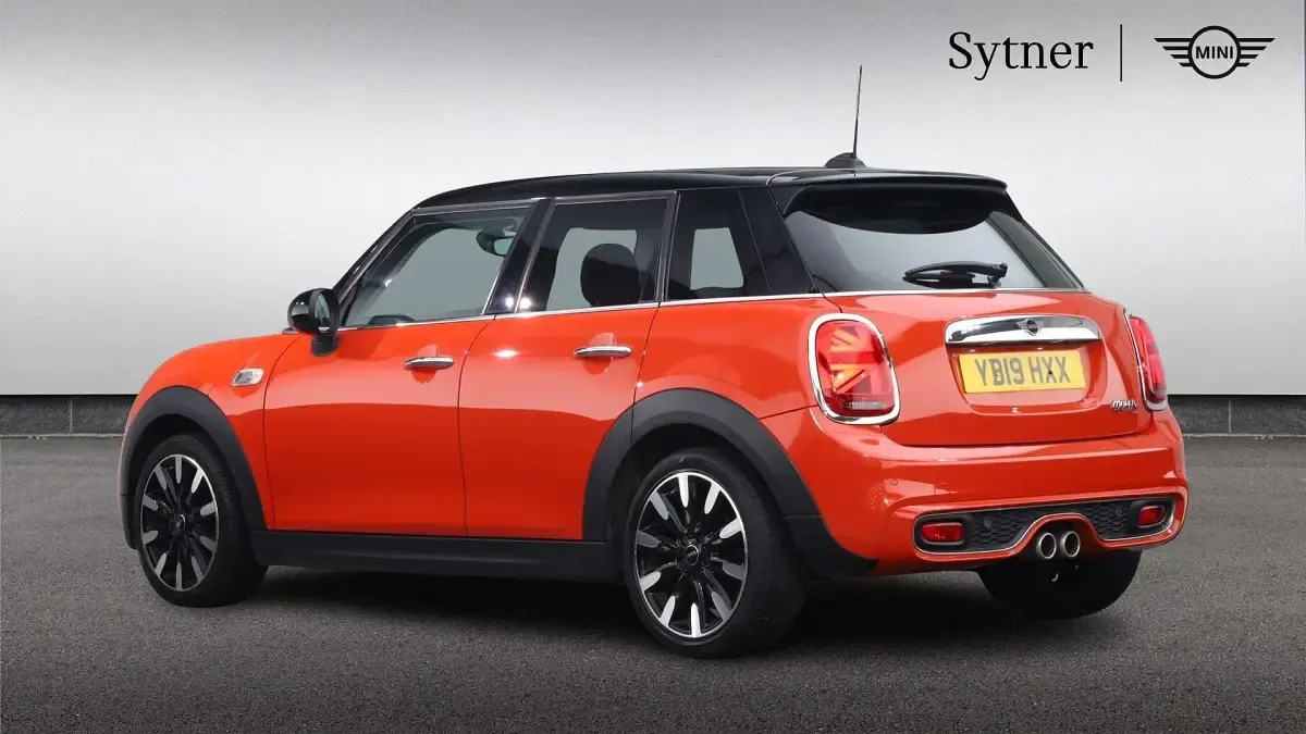 Used Mini Cooper S Exclusive 189 HP (139 kW) 2019 Orange Hatchback