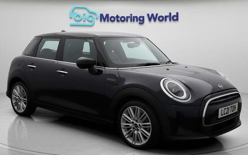 Black Used 2021 Mini Cooper Exclusive Hatchback | £17,000 (A bit pricey) - Image 1/4