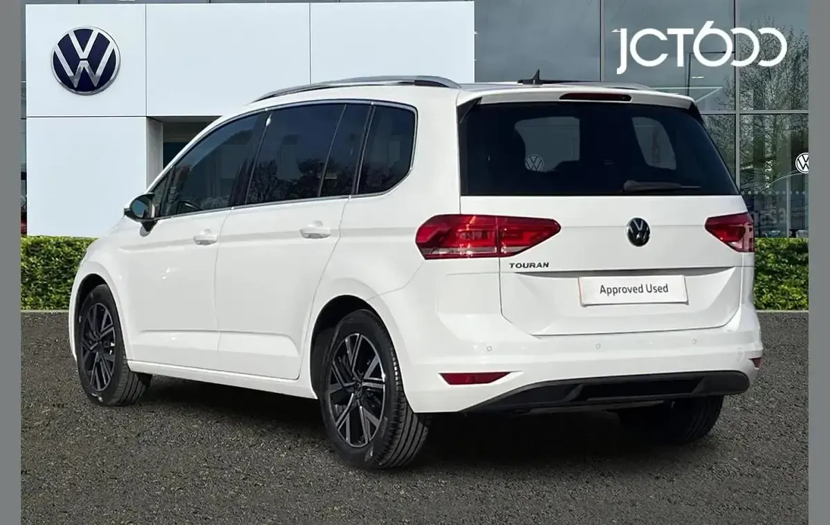 Begagnad VW Touran SEL 150 HK (110 kW) 2021 Vit Minibuss
