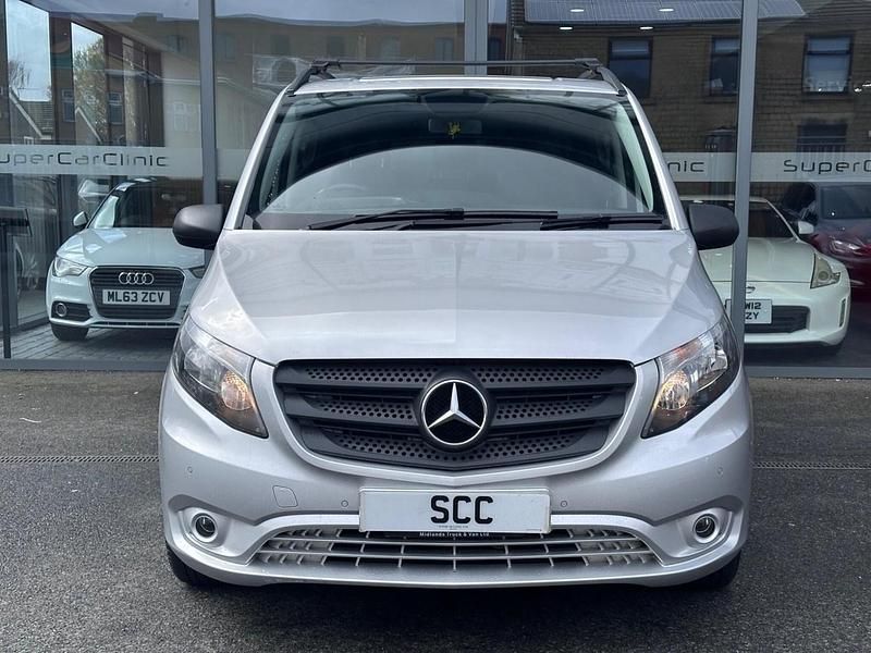 Begagnad Mercedes Vito Progressive 2021 Silver Van