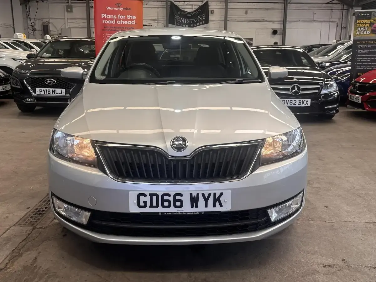Used Skoda Rapid SE 90 HP (66 kW) 2017 Silver Hatchback