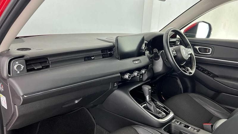 Used Honda HR-V Advance 131 HP (96 kW) 2023 Crystal red SUV