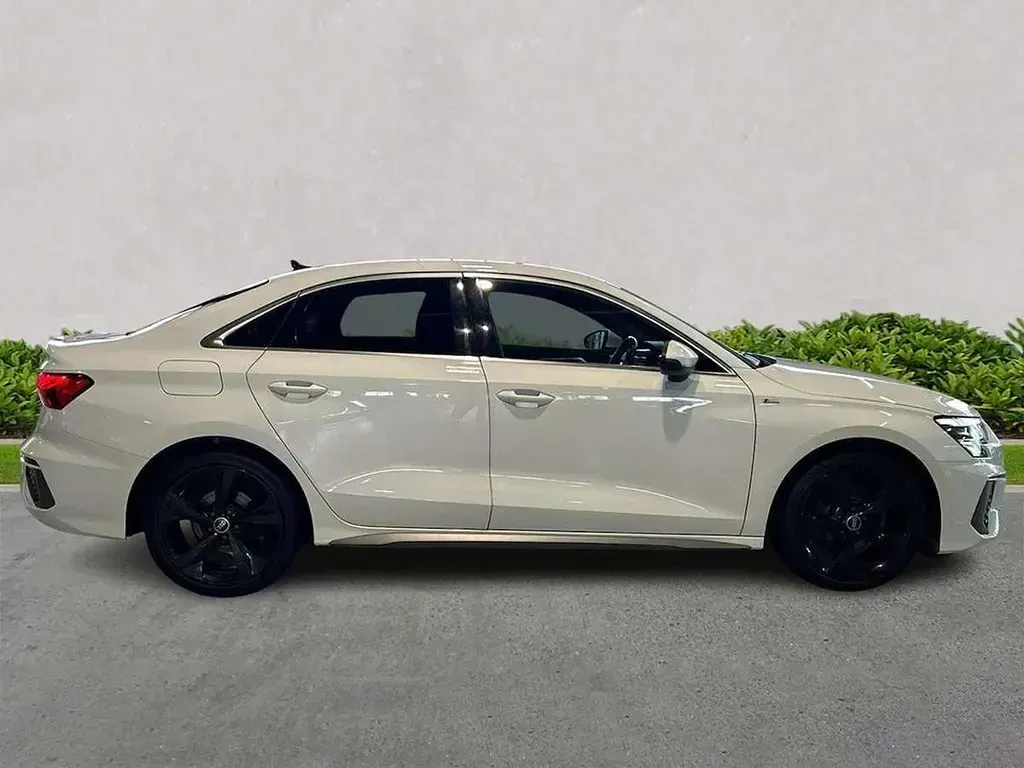 Begagnad Audi A3 Comfort 150 HK (110 kW) 2022 Vit Sedan