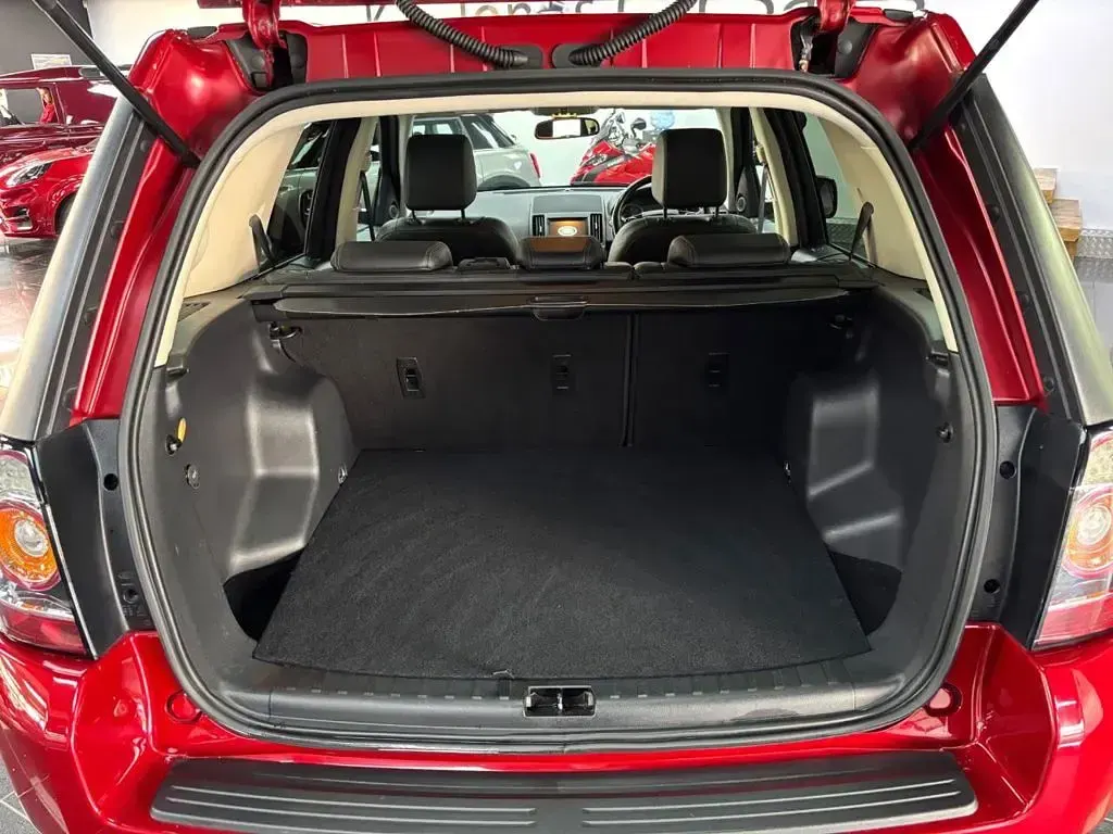 Used Land Rover Freelander 2 190 HP (139 kW) 2014 Red SUV