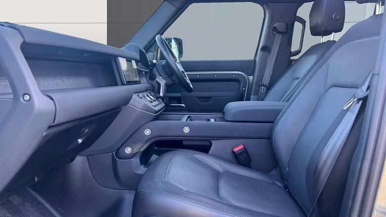 Used Land Rover Defender SE Dynamic 300 HP (220 kW) 2023 Green SUV