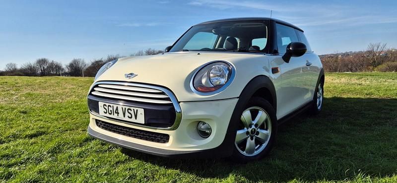 Used Mini Cooper Hatch 2014 White Hatchback