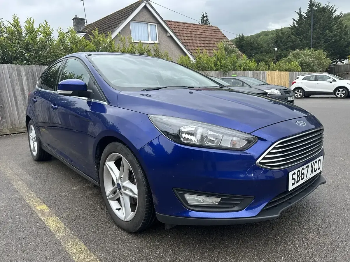 Used Ford Focus Zetec 125 HP (91 kW) 2017 Blue Hatchback