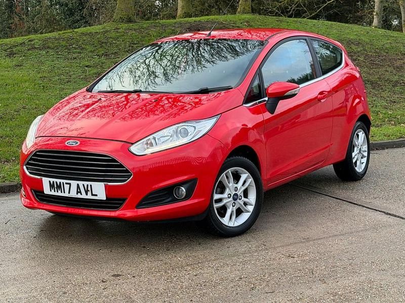 Used Ford Fiesta Zetec 82 HP (60 kW) 2017 Red Hatchback