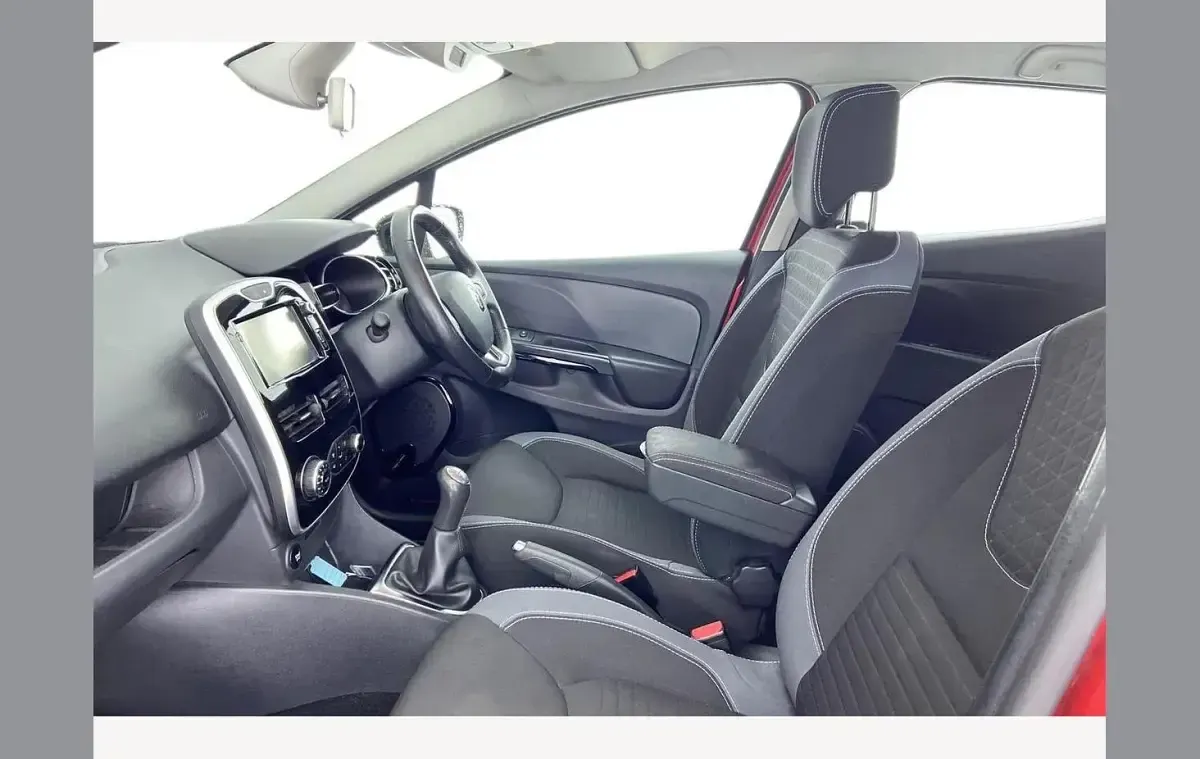 Usado Renault Clio IV Dynamique 90 HP (66 kW) 2016 Vermelho Citadino