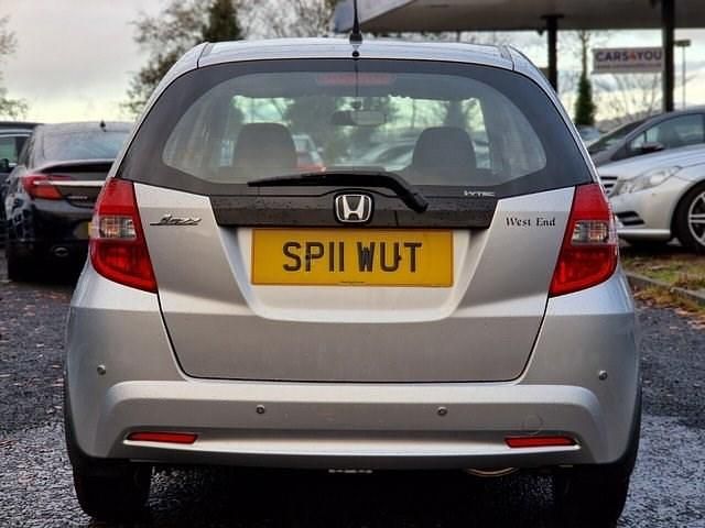 Begagnad Honda Jazz ES 98 HK (72 kW) 2011 Silver Halvkombi