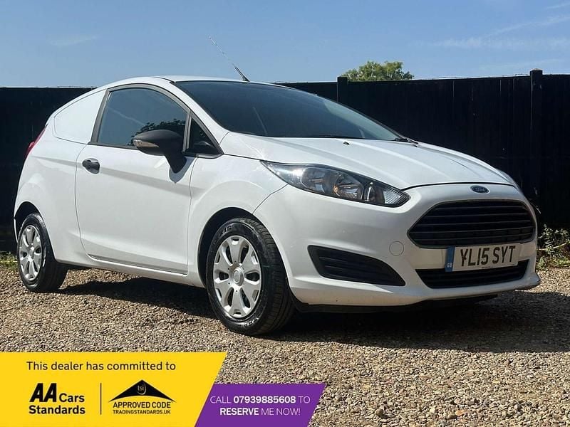 White Used 2015 Ford Fiesta Hatchback | £2,795 (Good price) - Image 1/4