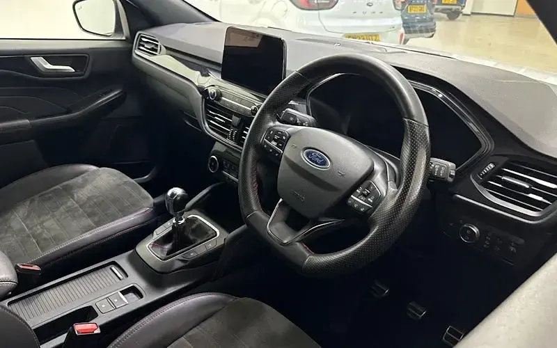 Used Ford Kuga ST-Line 150 HP (110 kW) 2023 White SUV