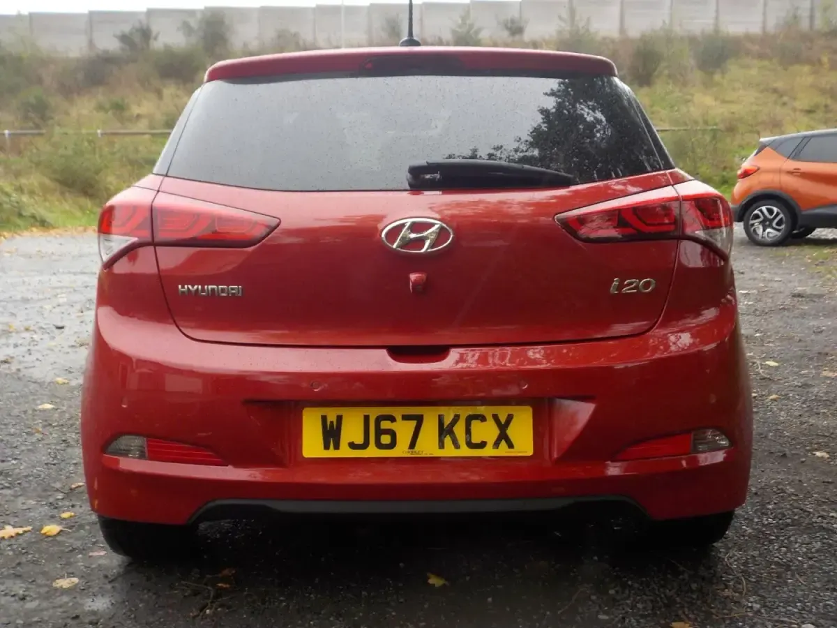 Używany Hyundai i20 Premium SE 84 KM (61 kW) 2017 Czerwony Hatchback