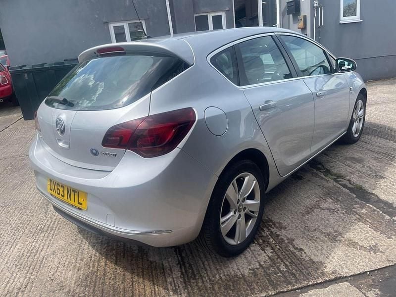 Used Vauxhall Astra SRi 130 HP (95 kW) 2013 Silver Hatchback