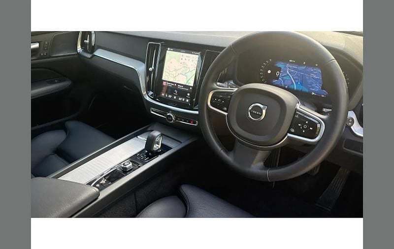 Used Volvo V60 Ultra 197 HP (144 kW) 2025 Blue Estate
