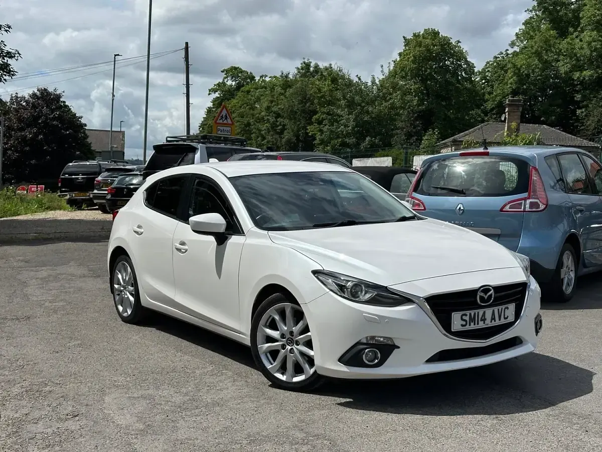 Used Mazda 3 Inclusive 165 HP (121 kW) 2014 White Hatchback