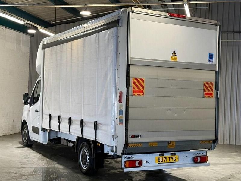 Używany Renault Master 148 KM (108 kW) 2021 Biały Minivan