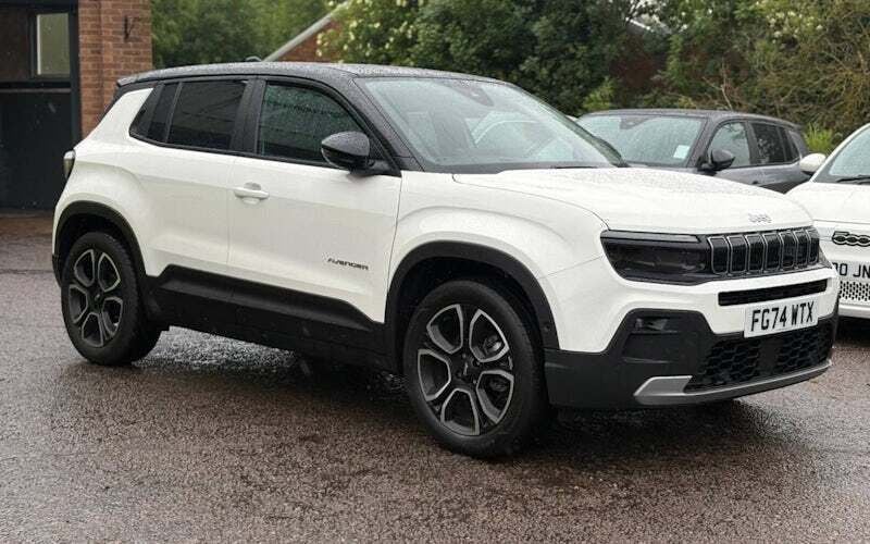 Used 2025 Jeep Avenger Summit SUV | £24,950 (Fair price) - Image 1/4