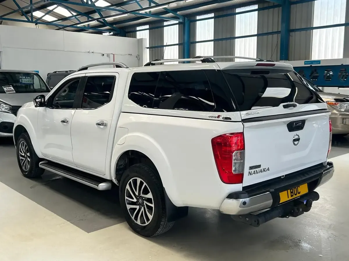 Used Nissan Navara Tekna 190 HP (139 kW) 2016 White Pickup