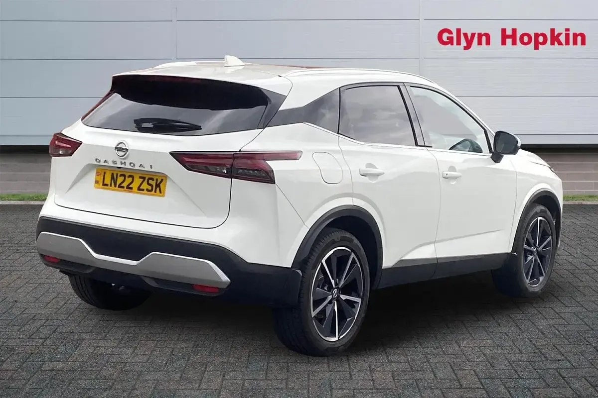 Used Nissan Qashqai Tekna 2022 White SUV
