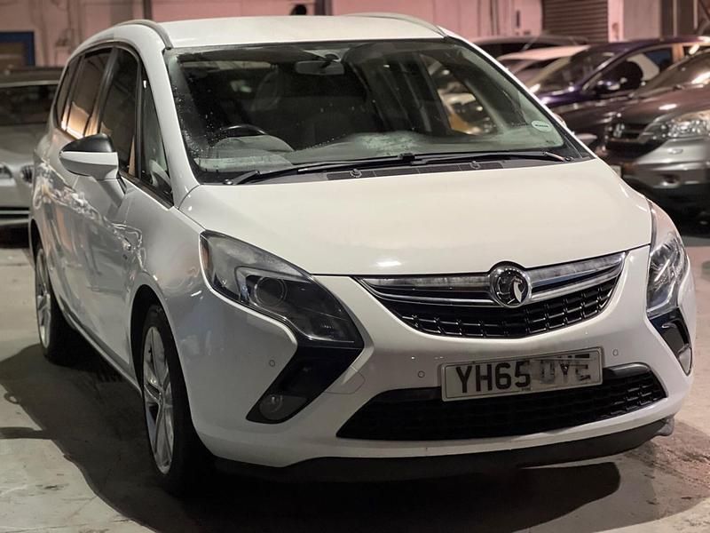 Used Vauxhall Zafira Tourer SRi 136 HP (100 kW) 2015 White MPV