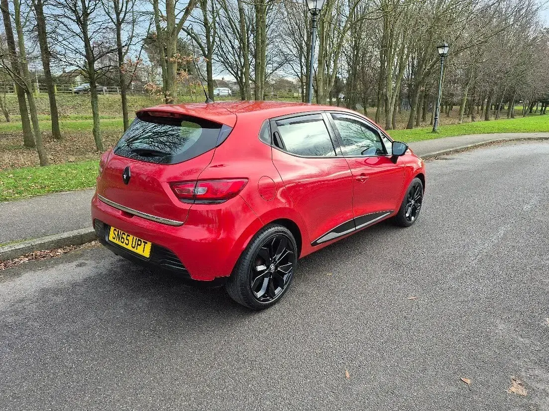 Used Renault Clio Dynamique 75 HP (55 kW) 2015 Red Hatchback