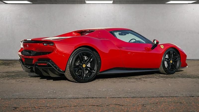 Begagnad Ferrari 296 830 HK (610 kW) 2022 Svart Sportkupé