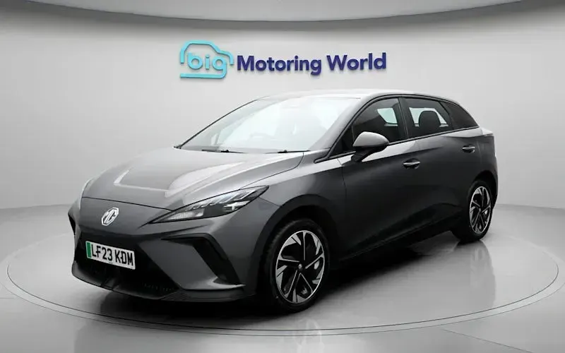 Usado MG MG4 EV SE 319 kW (435 HP) 2023 Cinzento Citadino
