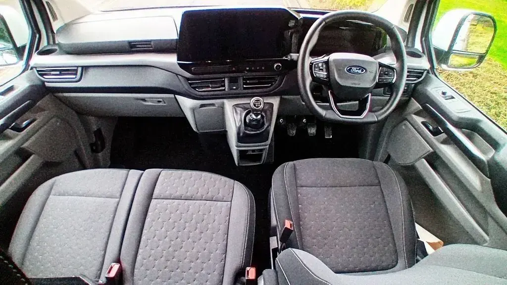 Używany Ford Tourneo Titanium 136 KM (100 kW) 2024 Biały Minivan