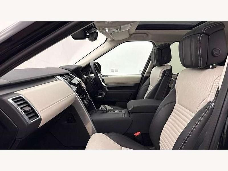 Usado Land Rover Discovery 5 HSE Dynamic 344 CV (253 kW) 2024 Negro SUV