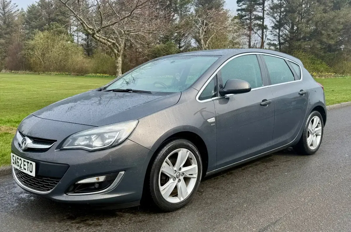 Begagnad Vauxhall Astra SRi 2012 Grå Halvkombi