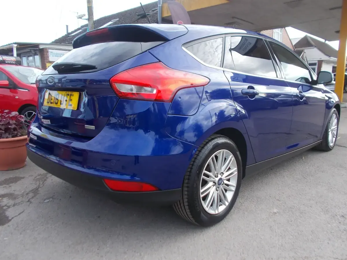 Used Ford Focus Zetec 125 HP (91 kW) 2018 Blue Hatchback