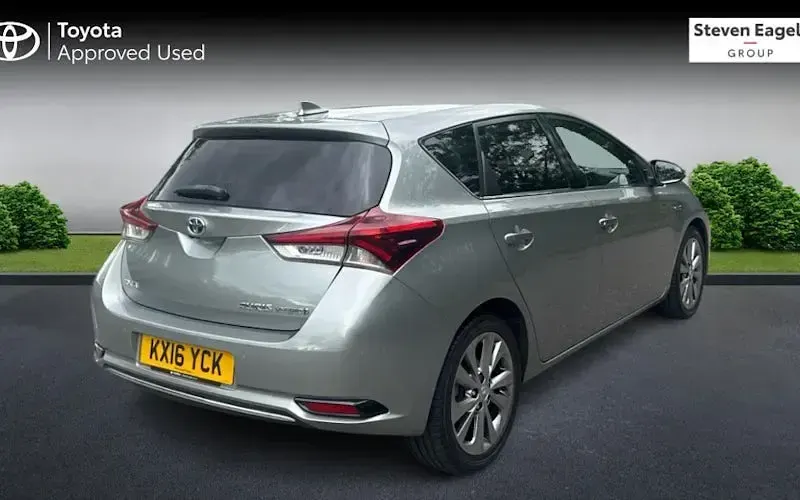 Used Toyota Auris Hybrid 136 HP (100 kW) 2016 Hatchback
