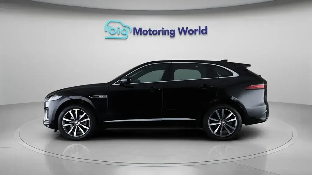 Begagnad Jaguar F-Pace R-Dynamic 204 HK (150 kW) 2022 Svart SUV