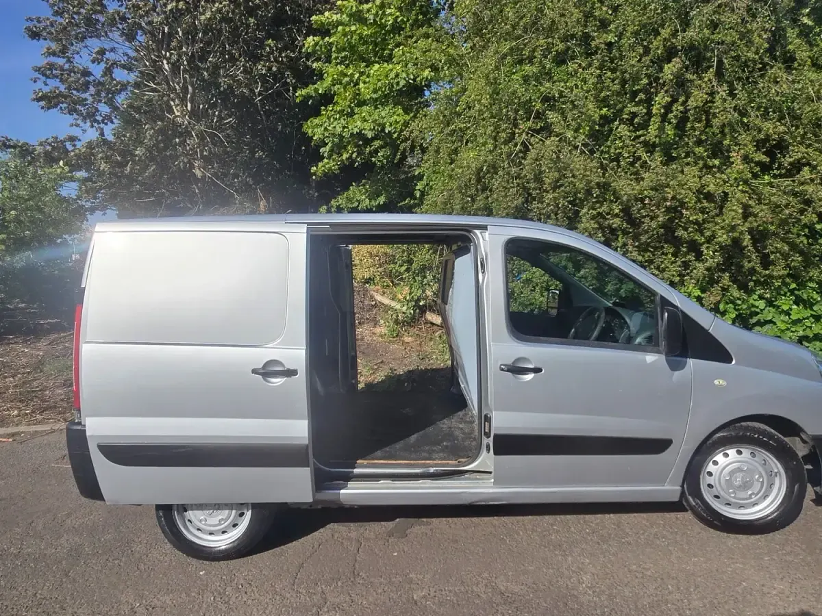 Used Peugeot Expert 90 HP (66 kW) 2014 Silver Van