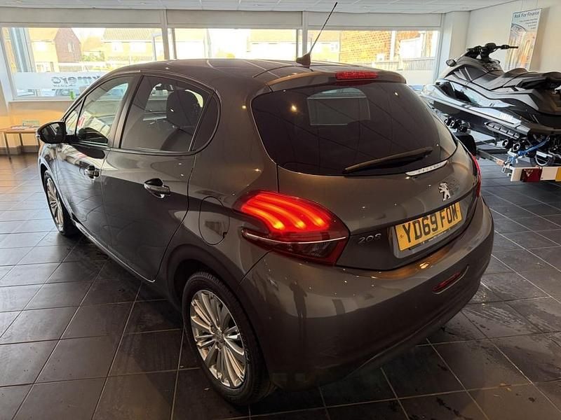 Used Peugeot 208 Signature Sky 2019 Grey Hatchback